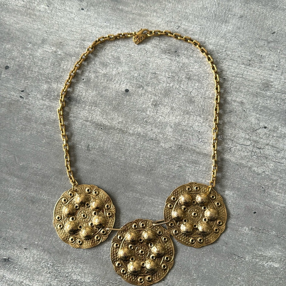 Fashion jewelry. Gold plated. Three medallion necklace. Very lightweight.